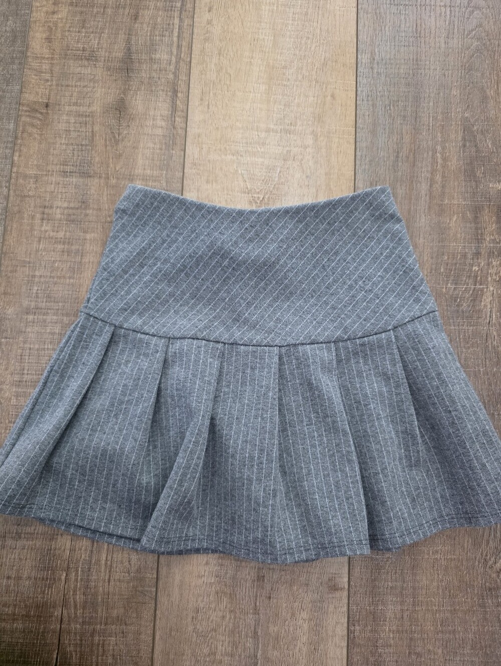 H&M Gray Pinstripe Pleated Skirt - Girls size 6-8